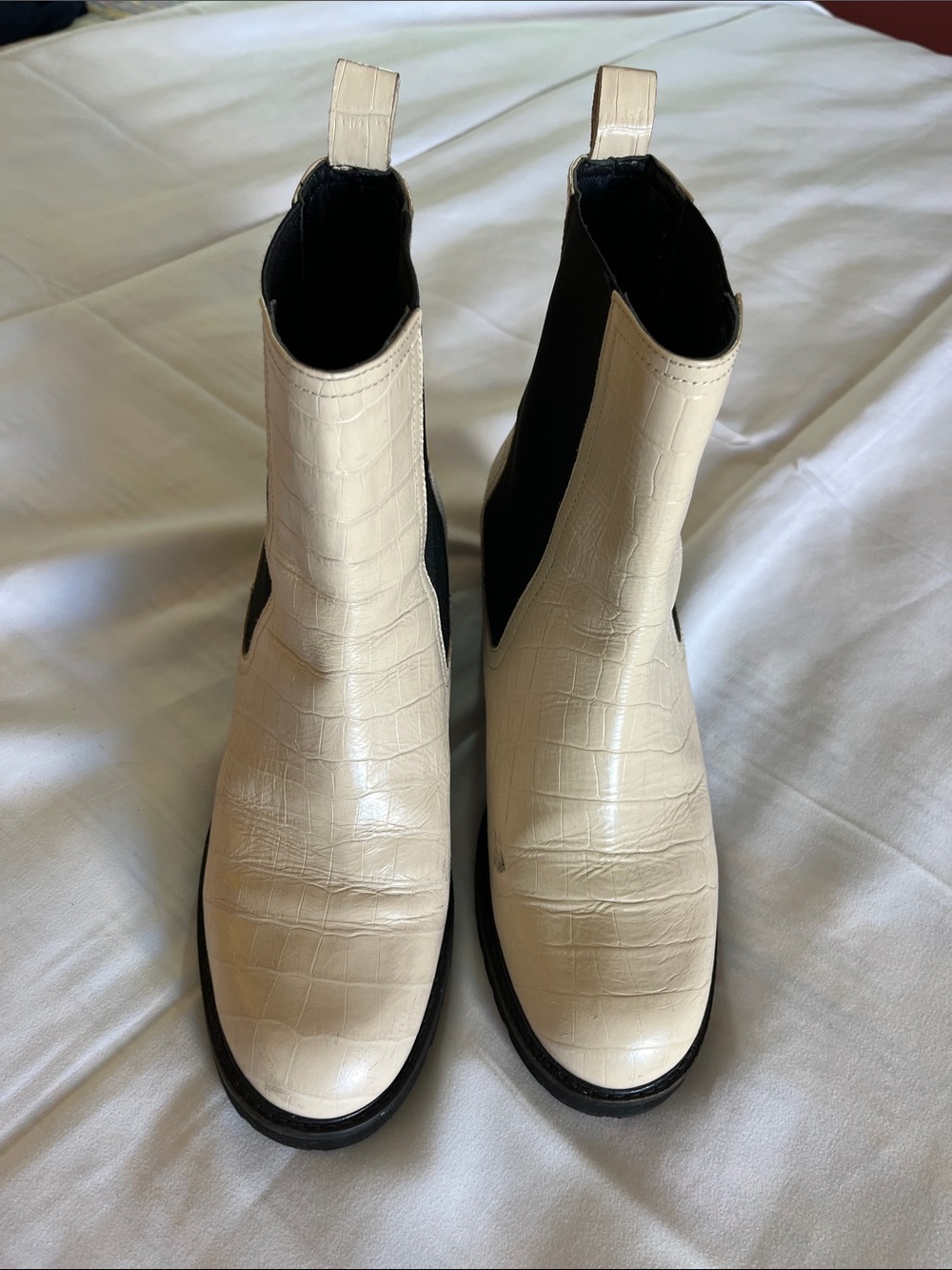 Chelsea Boots Seychelles‎ Cream Croc-Embossed Lug Ankle  8.5